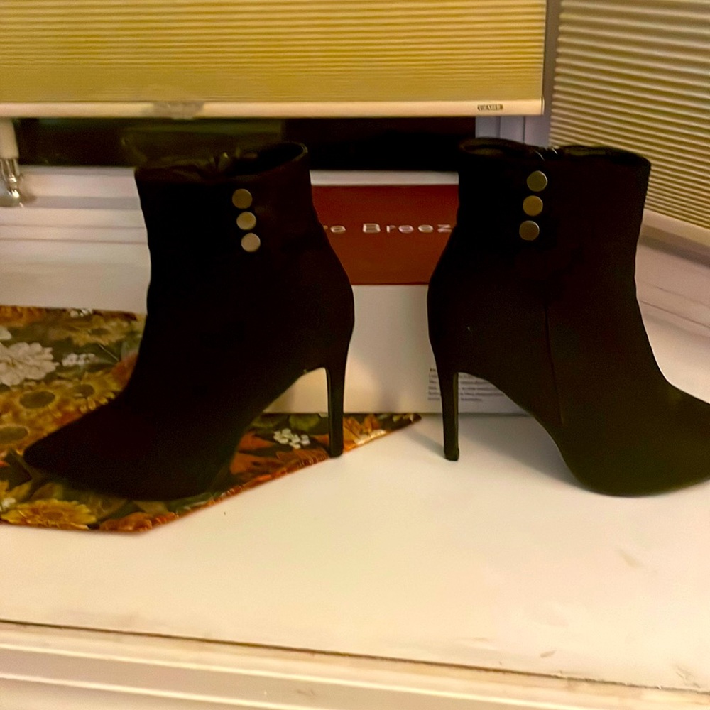 Hot Kiss Boots